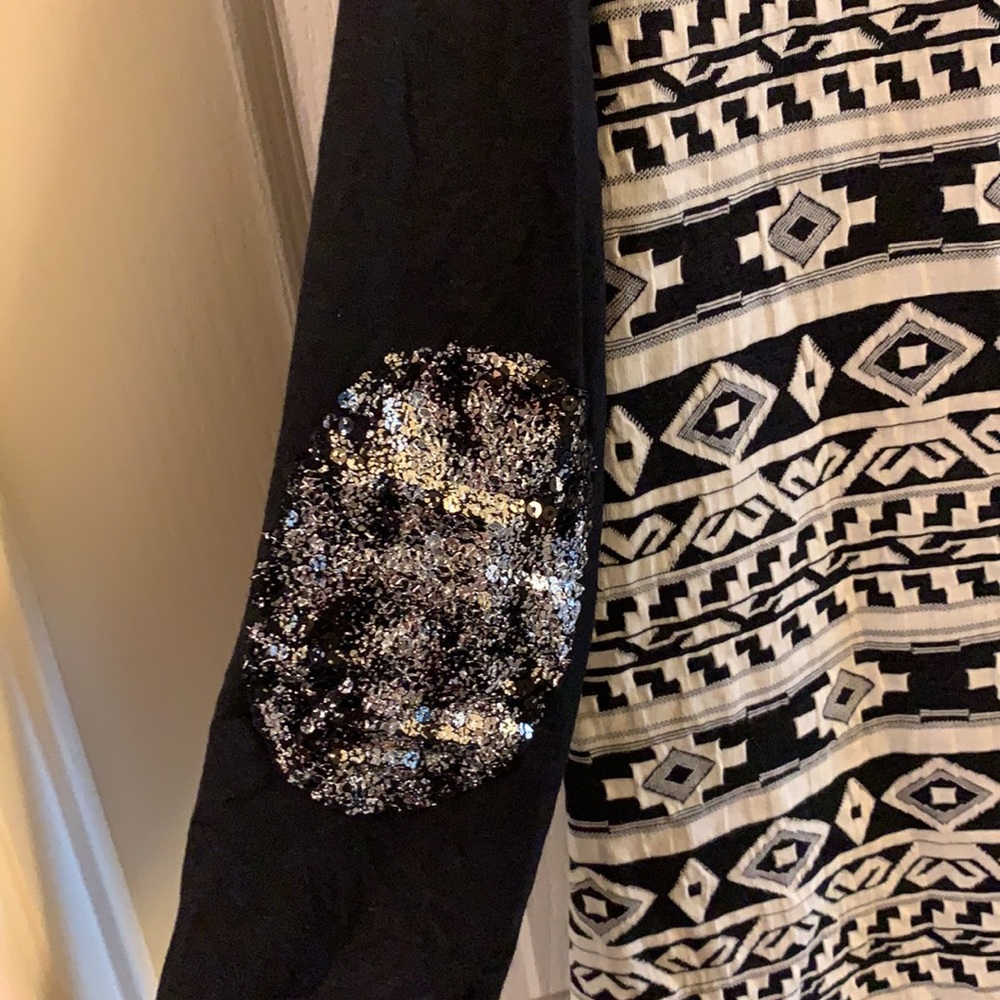 Aztec Pattern Shirt - Picture 4 of 4